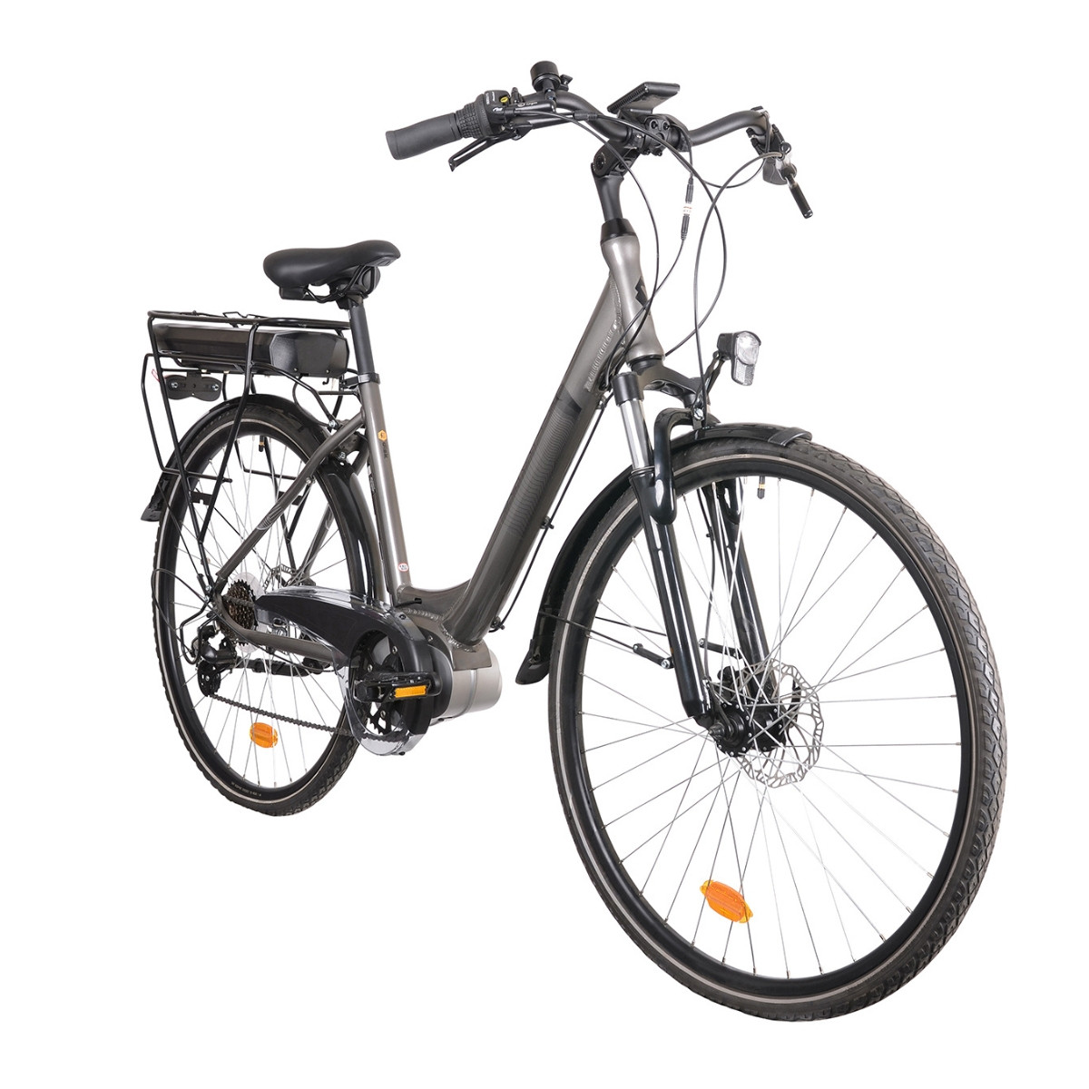 Szary rower elektryczny z bagażnikiem i baterią, przednim światłem i hamulcem tarczowym.