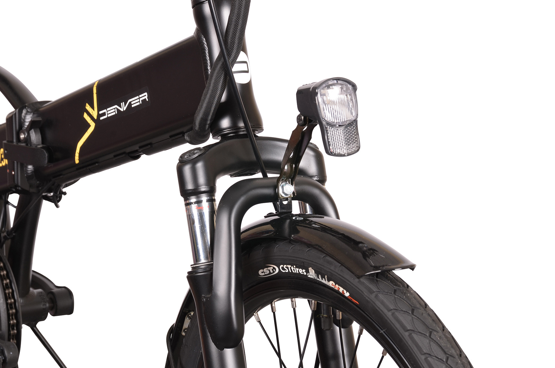 Widok z przodu czarnego roweru elektrycznego z reflektorem i widelcem.