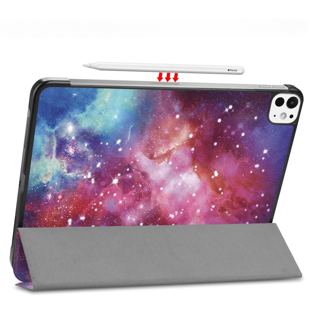 Ein Tablet mit Galaxy-Hülle und Stift im oberen Bereich.