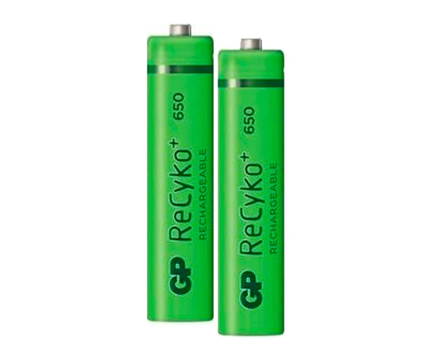 Dwa zielone akumulatory GP ReCyko+ 650mAh AA stoją obok siebie.