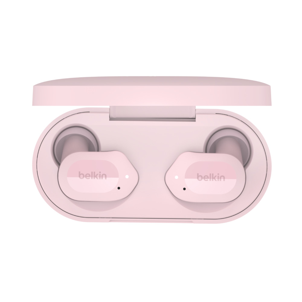 Un par de auriculares Belkin rosas dentro de un estuche de carga abierto.