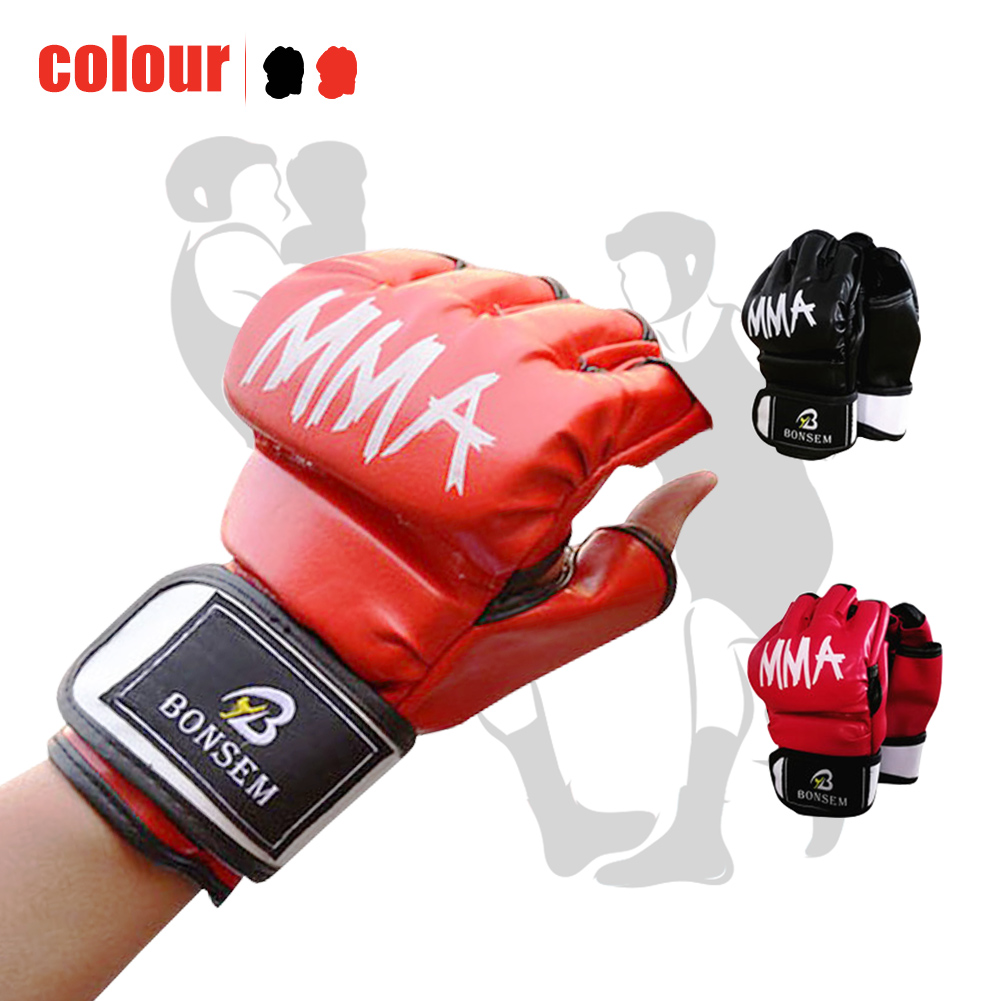 Rote MMA-Handschuhe mit weißer Schrift und schwarzem Logo auf einem weißen Hintergrund.