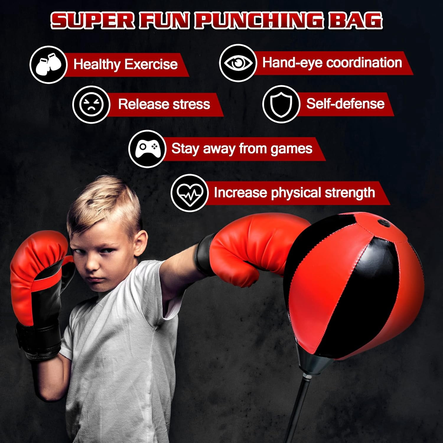 Junge mit Boxhandschuhen, der auf einen roten und schwarzen Boxsack schlägt.