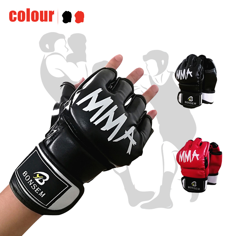 Schwarze und rote MMA-Handschuhe mit weißer Schrift.