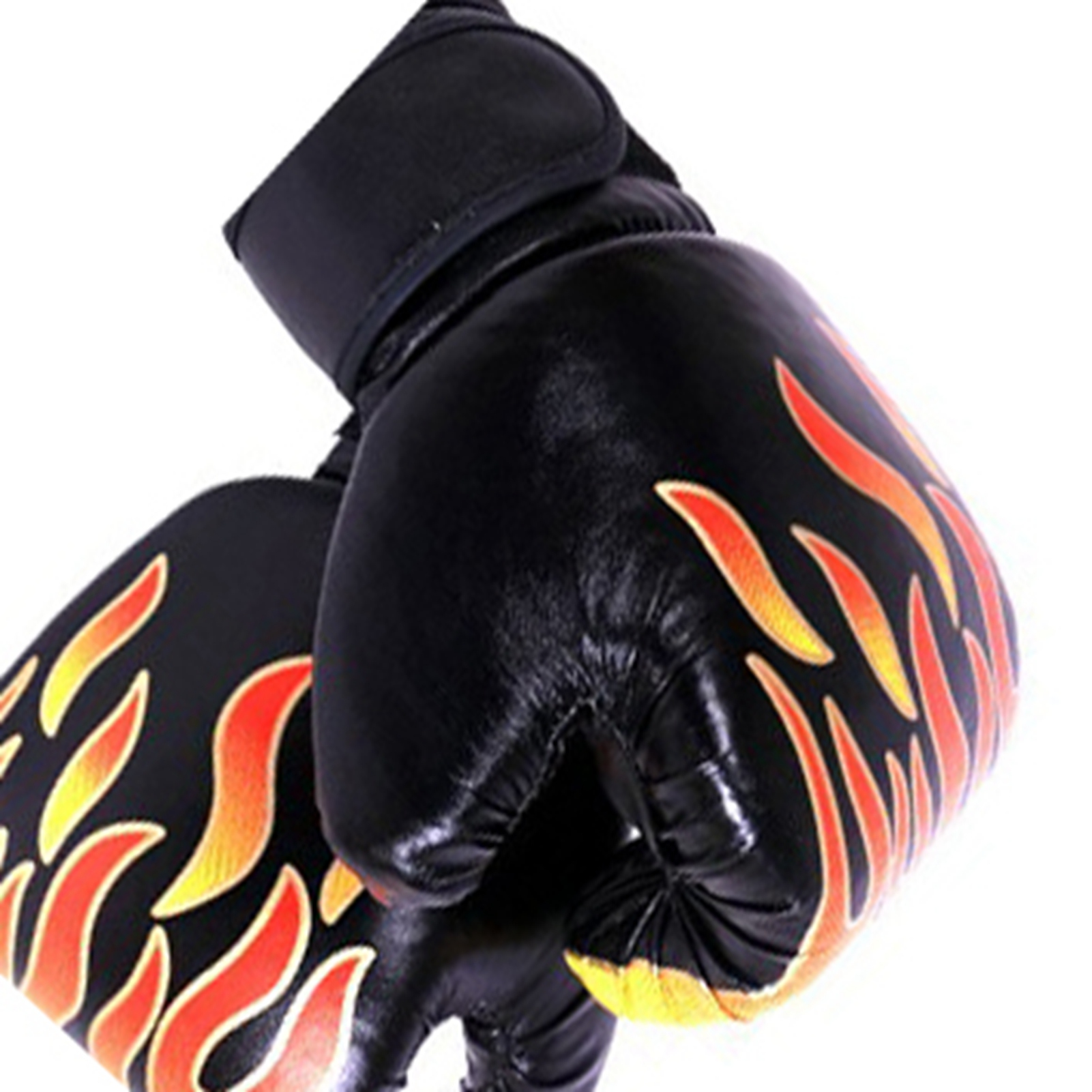Schwarze Boxhandschuhe mit Flammenmuster auf weißem Hintergrund.