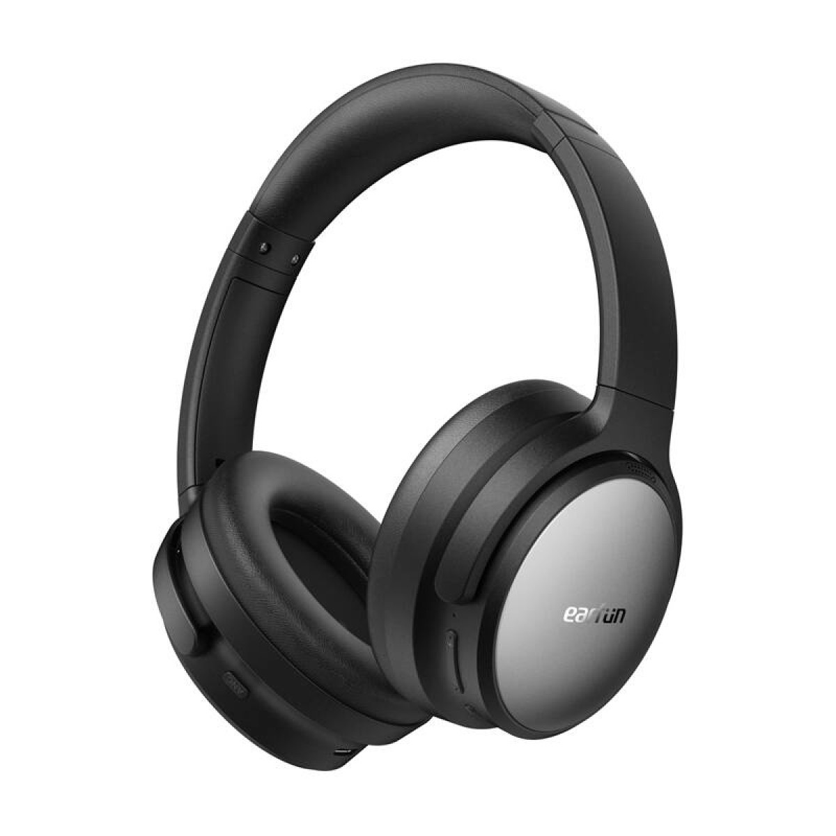 Schwarze Over-Ear-Kopfhörer mit silbernen Akzenten und Logo.