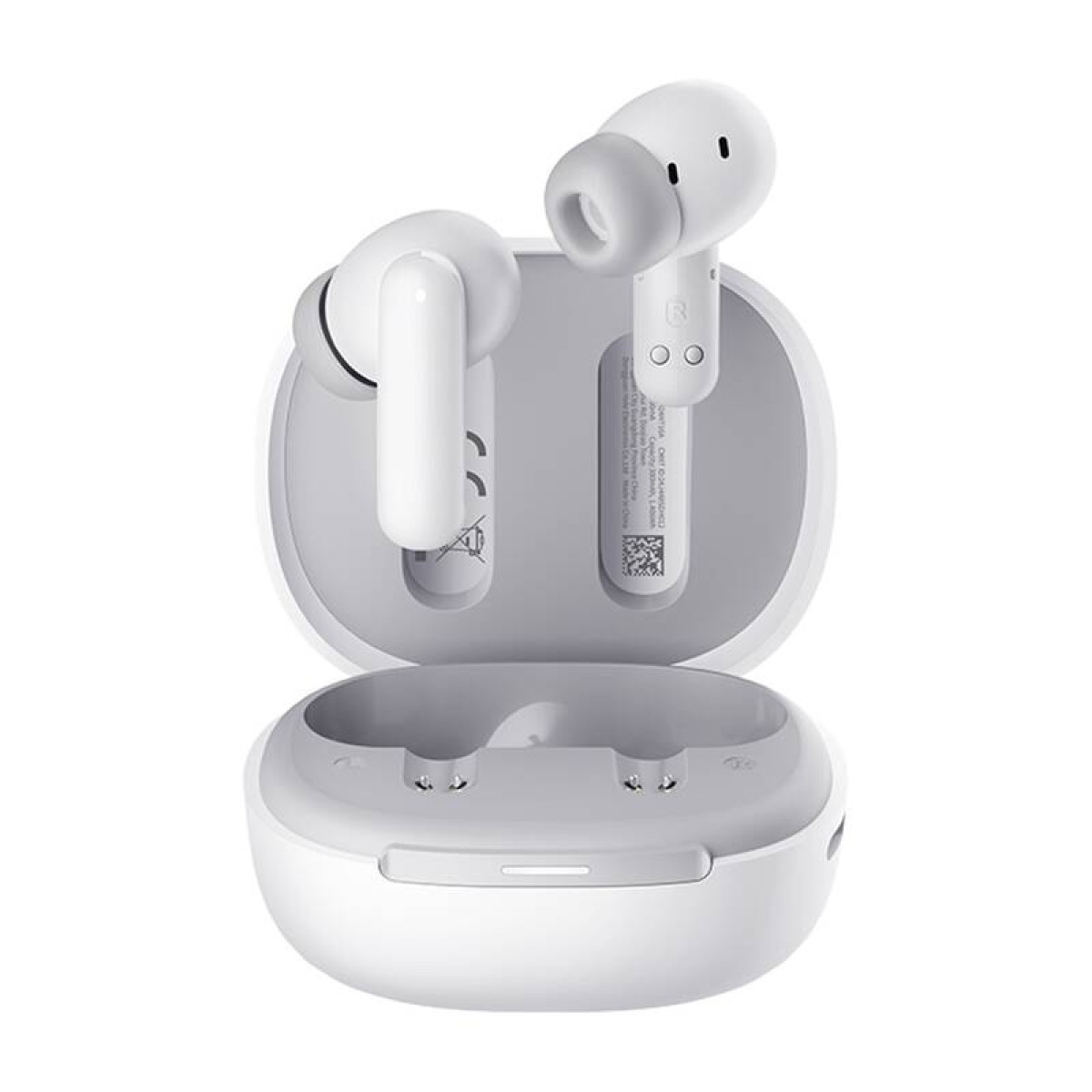 Auricolari wireless bianchi in una custodia di ricarica aperta su sfondo bianco.