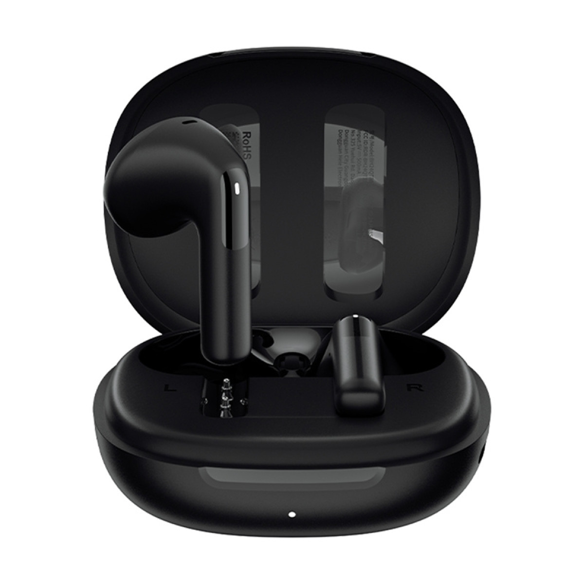 Auricolari wireless neri dentro un case di ricarica aperto, con contatti di ricarica visibili.
