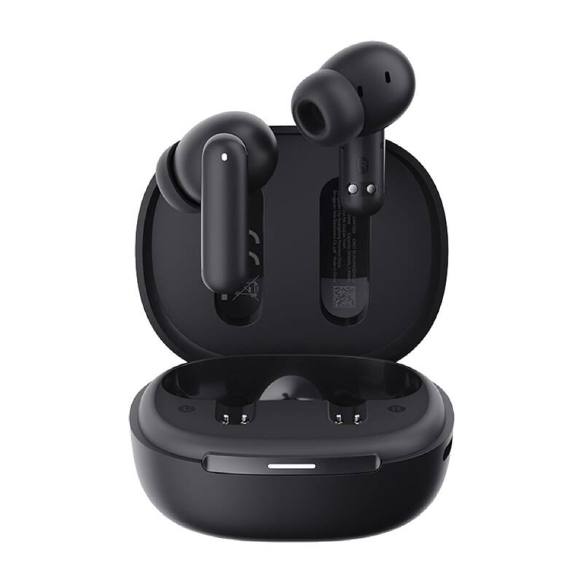 Un paio di auricolari wireless neri sono mostrati all'interno di una custodia di ricarica nera aperta, su sfondo bianco.