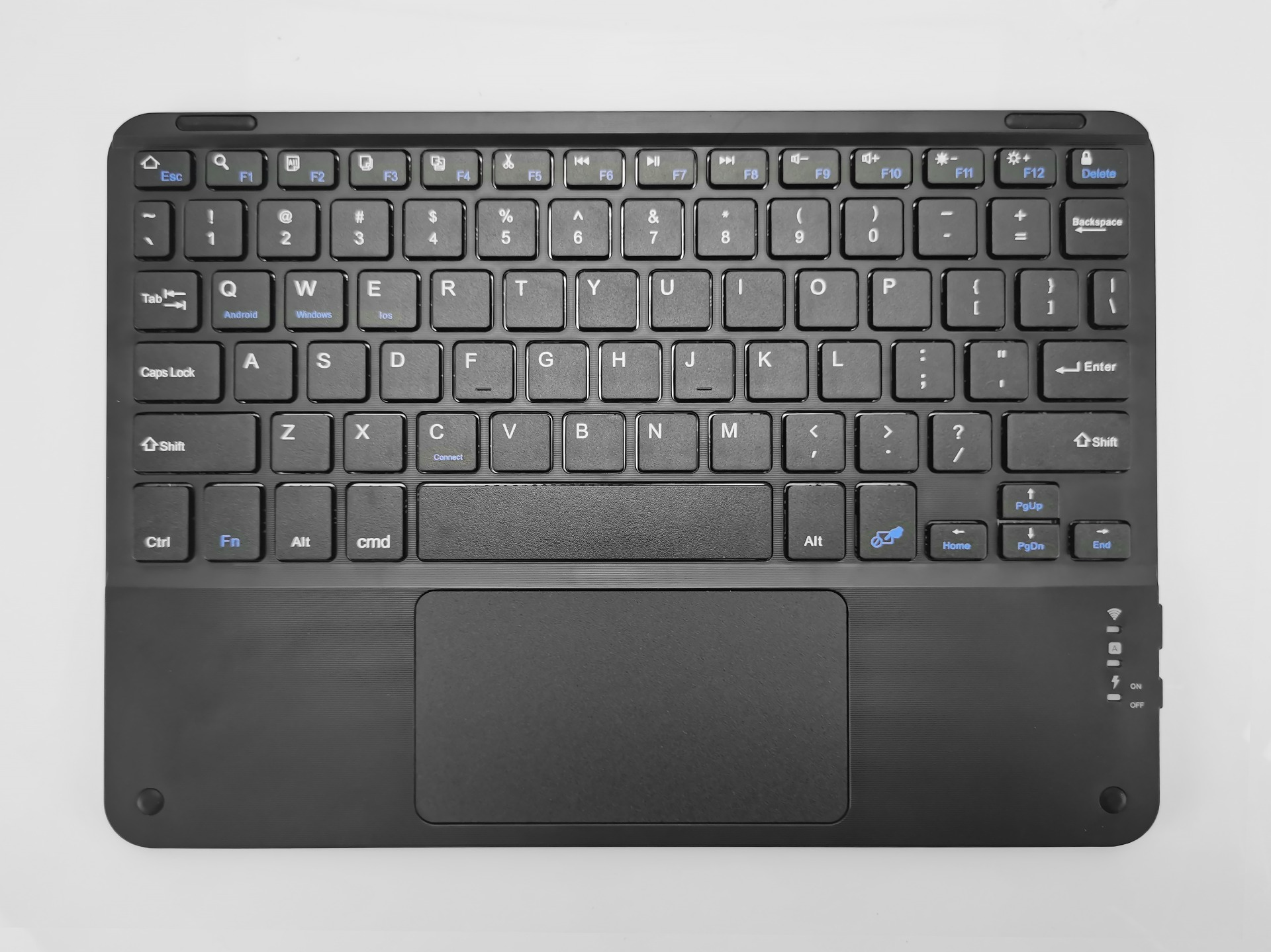 Czarna klawiatura z touchpadem na białym tle.