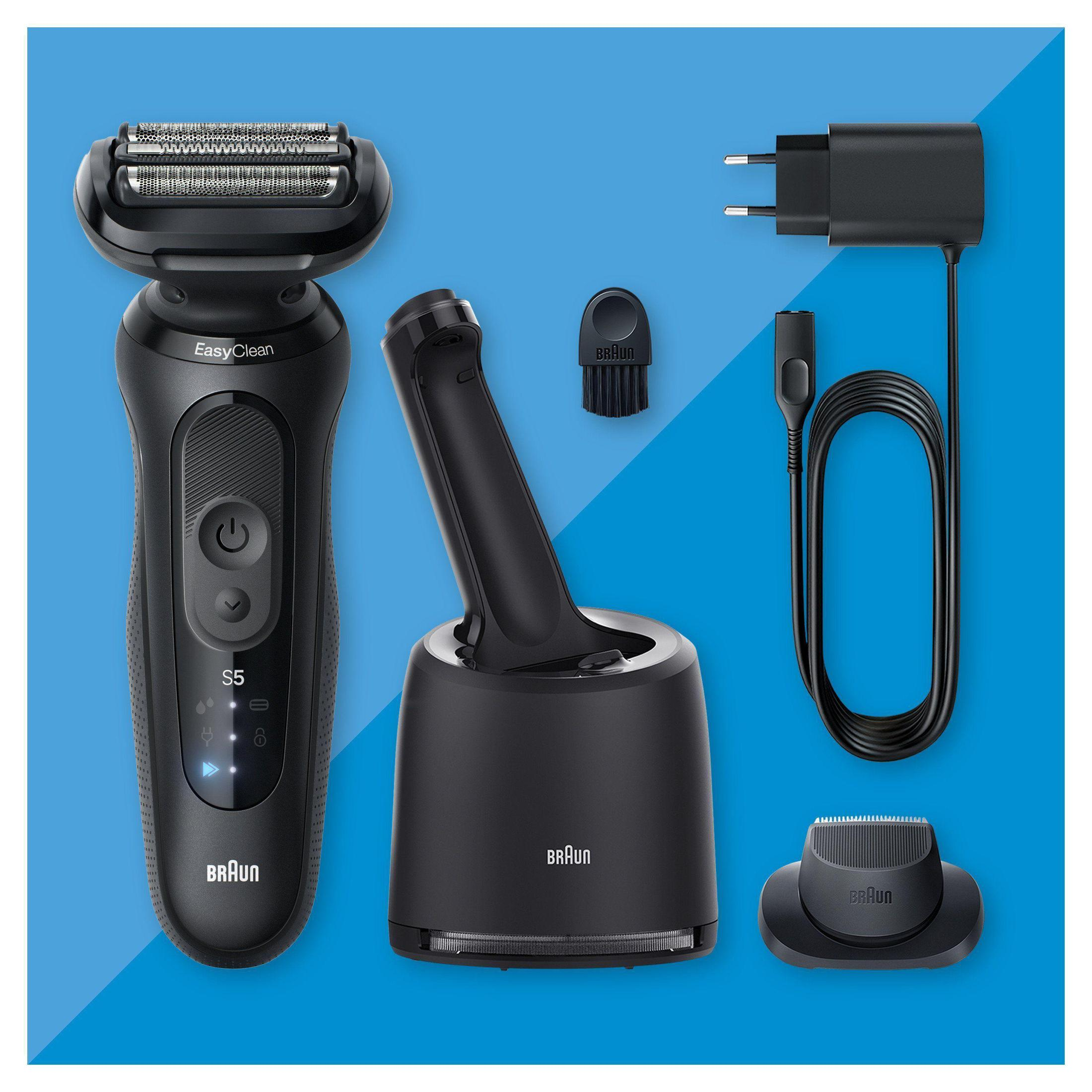 Ein schwarzes Braun Elektrorasierer-Set, bestehend aus Rasierer, Ladestation, Trimmer, Bürste und Netzkabel, auf Blau.