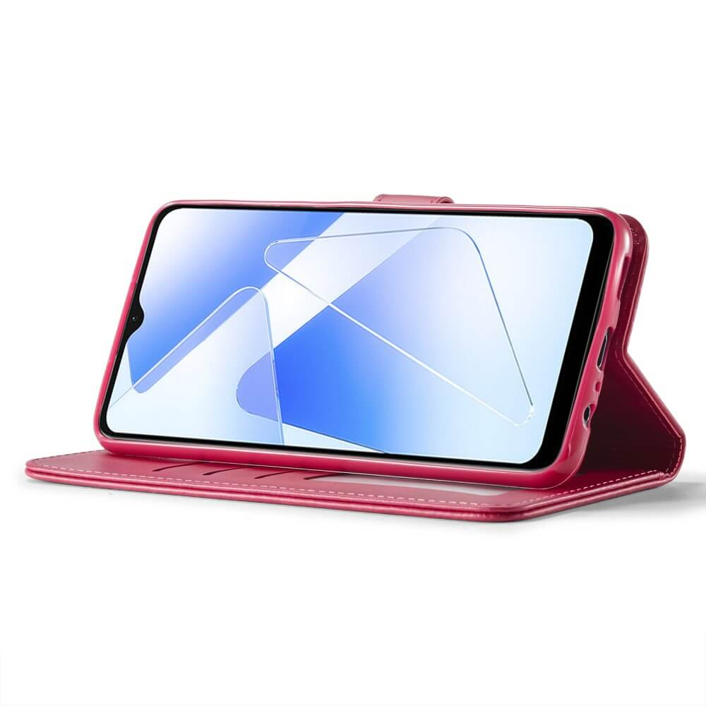 Un telefono rosa con custodia a libro aperta su una superficie bianca.