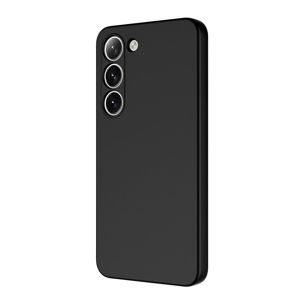Üst sol tarafında üç kamera lensi ve flaşı olan siyah bir akıllı telefon, beyaz bir arka plan üzerinde açılı duruyor.