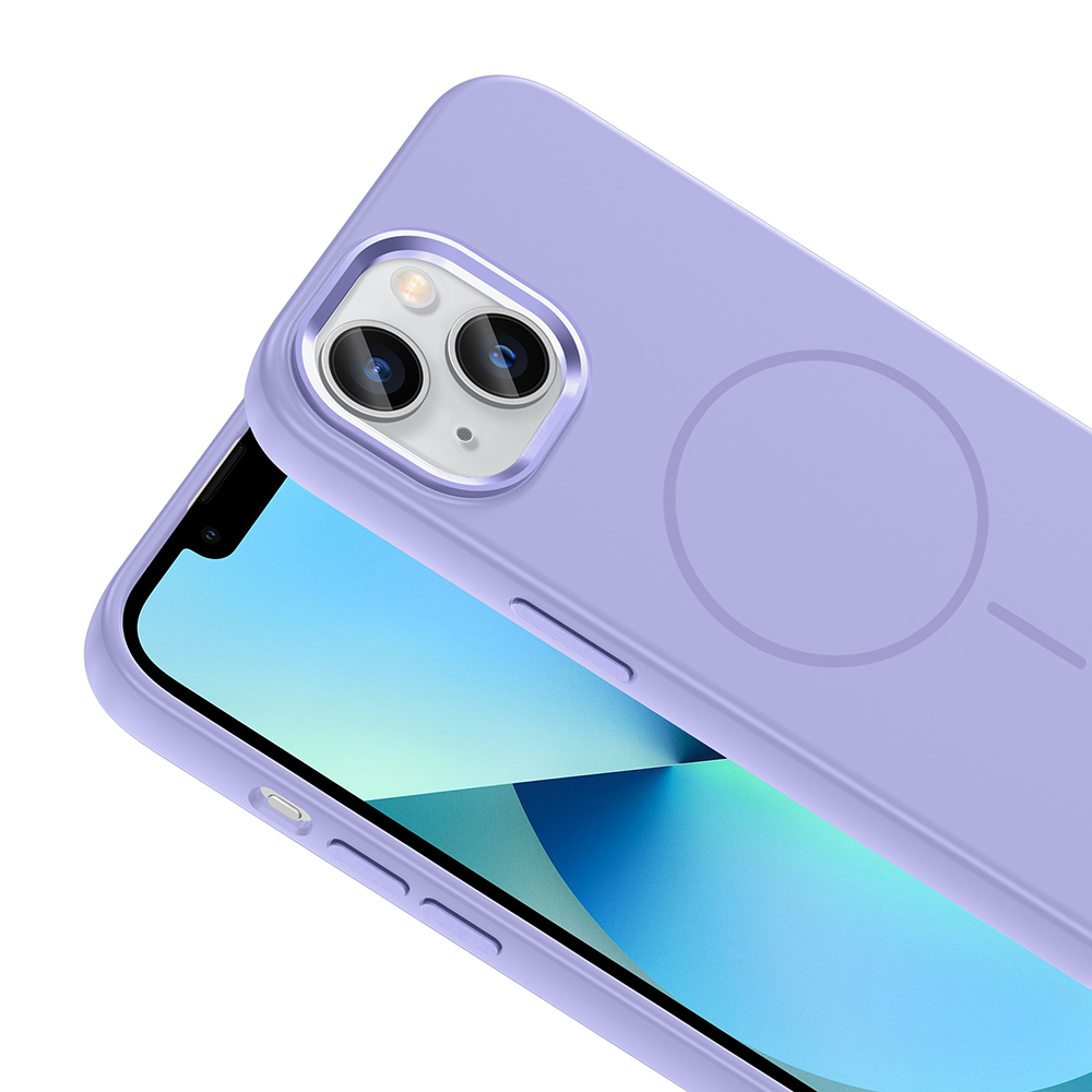 Arkada iki kamera lensi ve dairesel tasarıma sahip açık mor telefon kılıfı.