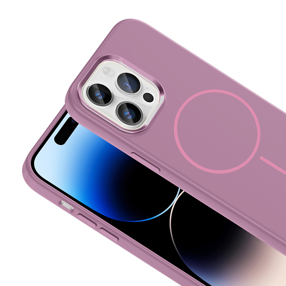 Dairesel desenli mor telefon kılıfı ve kamera sistemi.