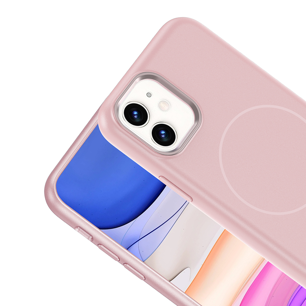 Pembe telefon kılıfı, iki kameralı bir akıllı telefonun üzerinde duruyor.