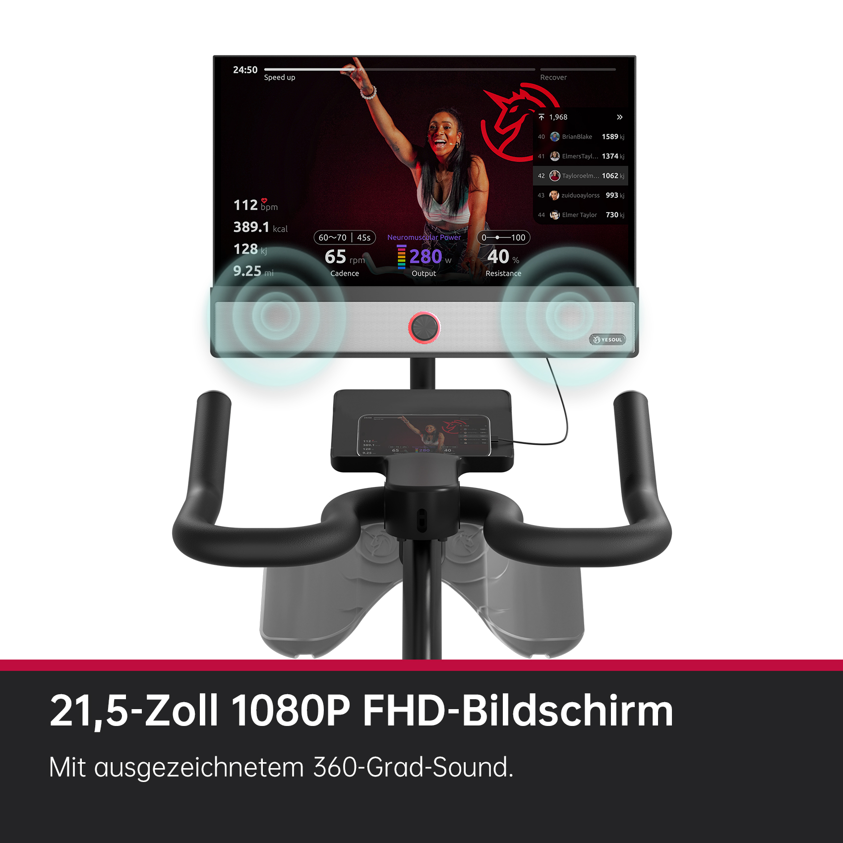 Cyclette con schermo grande che mostra dati di allenamento e un'istruttrice.
