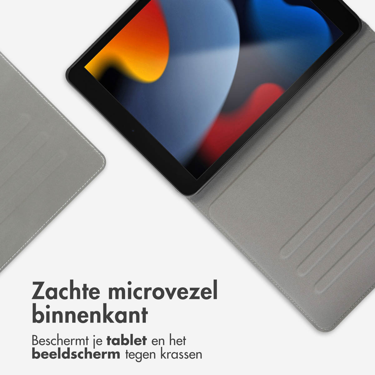 Grijze tablethoes met zichtbaar scherm. Binnenvoering van microvezel.