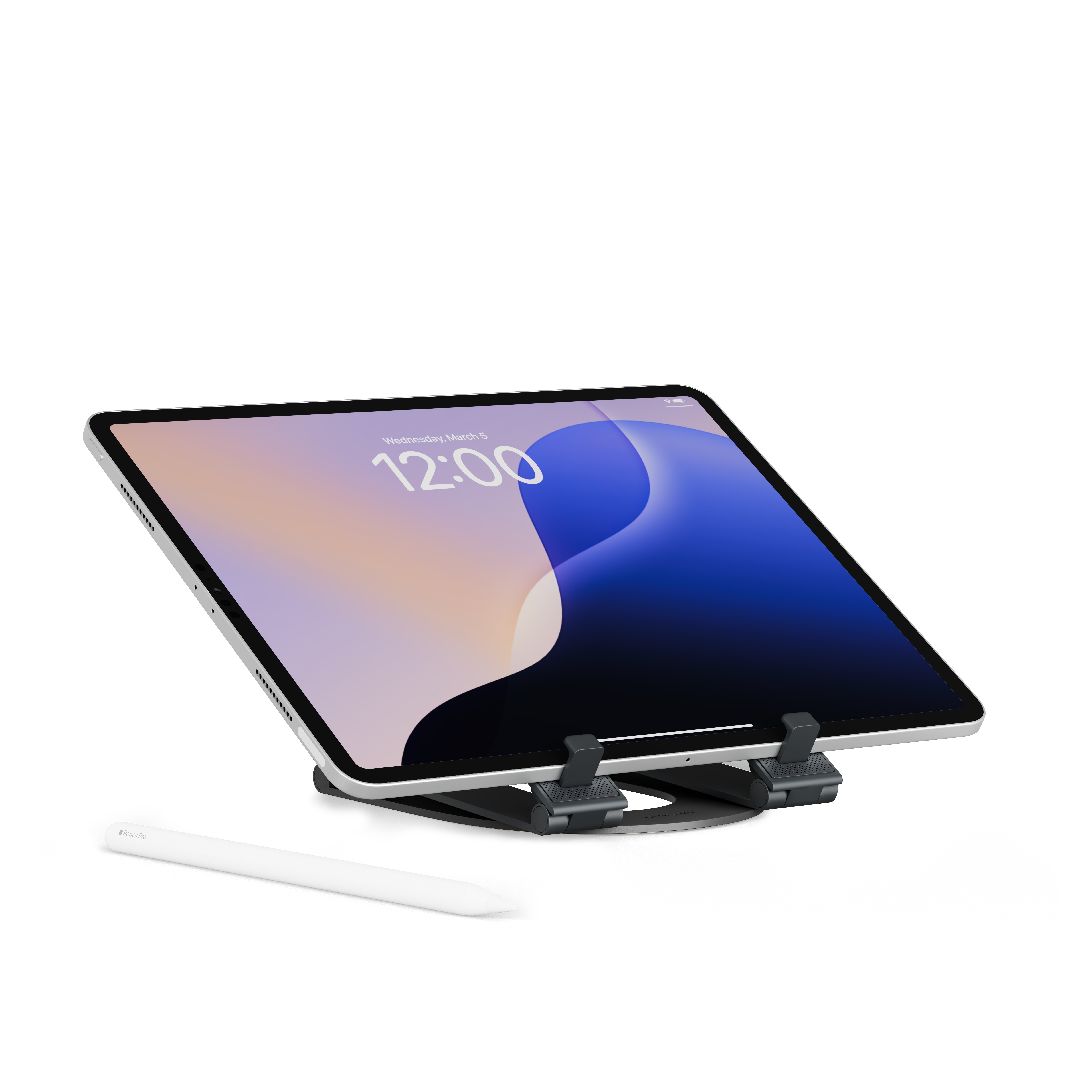 Une tablette argentée sur un support noir avec un stylet blanc à côté.