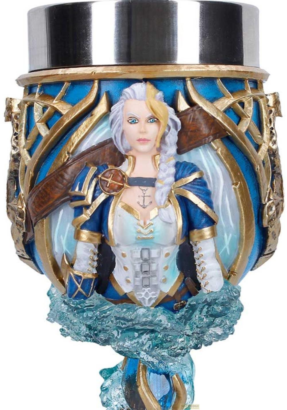 Eine weibliche Figur in blauer und weißer Rüstung mit goldenen Akzenten, umgeben von Wellen.