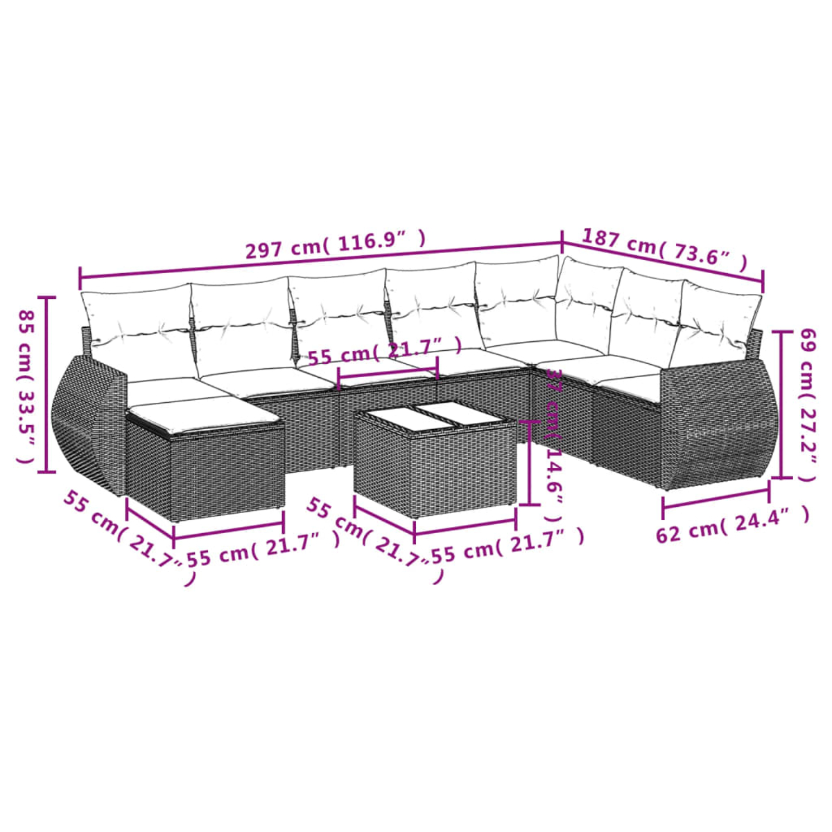 Ein dunkles Rattan-Ecksofa mit weißen Kissen und einem passenden Tisch.