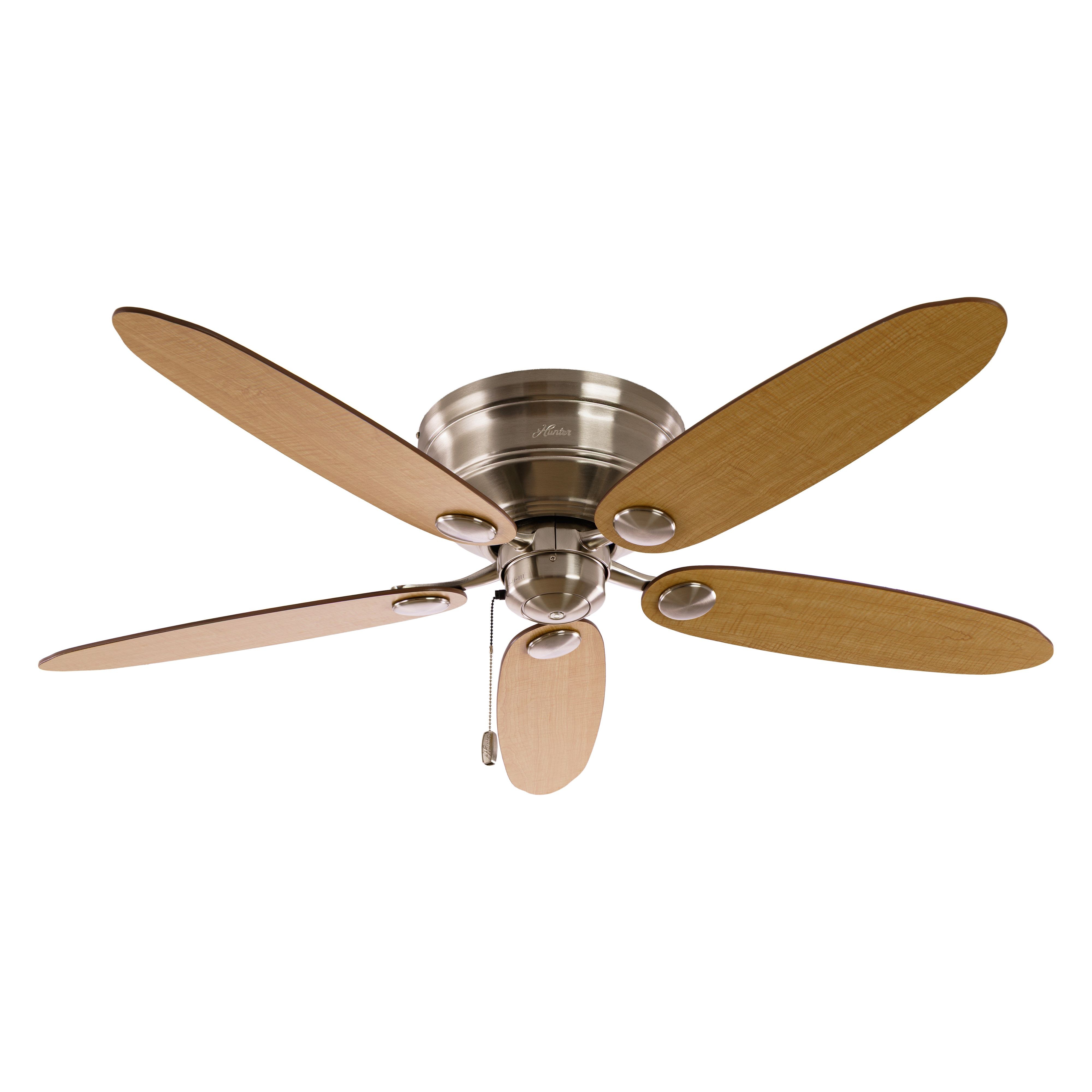 Ventilatore da soffitto con cinque pale in legno e alloggiamento argento.