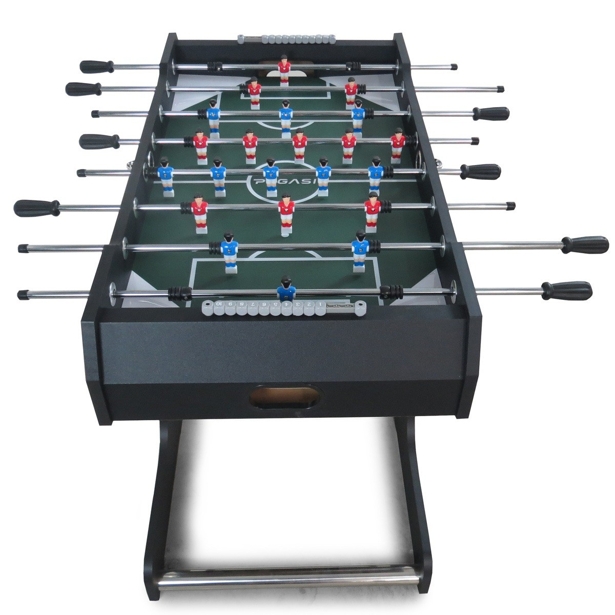 Een zwarte voetbaltafel met rode en blauwe poppetjes op groen veld.