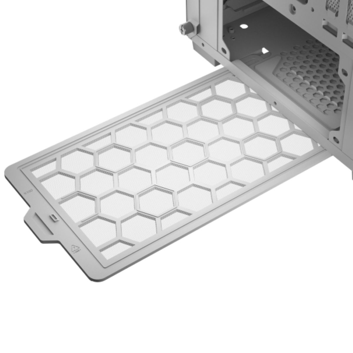 Een uittrekbaar stoffilter met honingraatpatroon, dat uit een computerkast wordt geschoven.