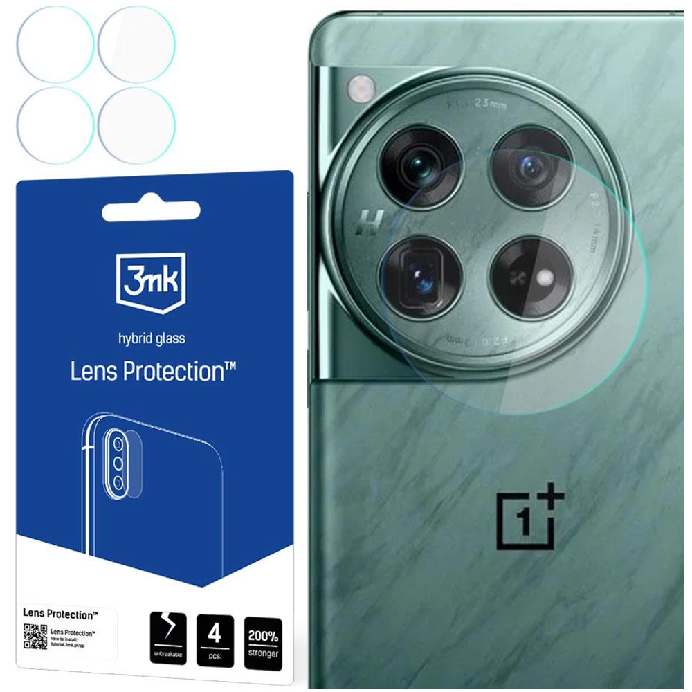 Confezione per protezioni obiettivo accanto a uno smartphone con quattro fotocamere.