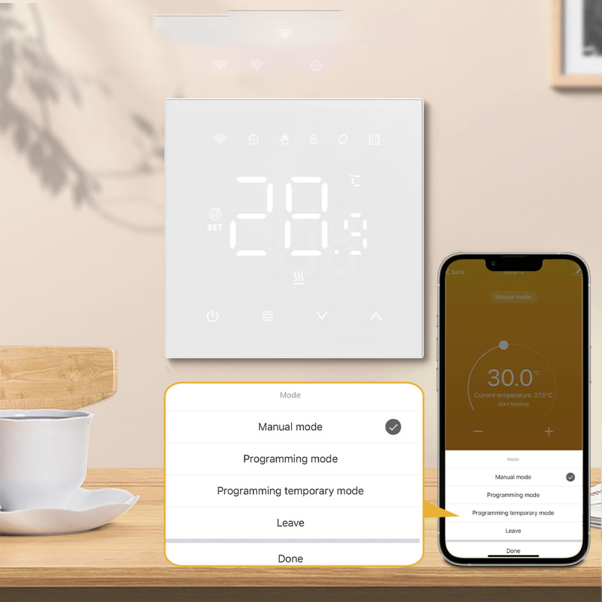 Termostat pokazuje 28 stopni. Obok smartfon pokazuje 30 stopni.