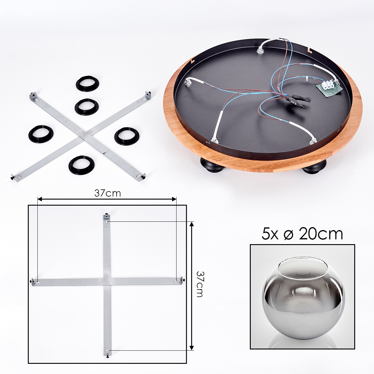Teile für eine Lampe: Holzboden, Metallkreuz, Ringe und Glaskugel.