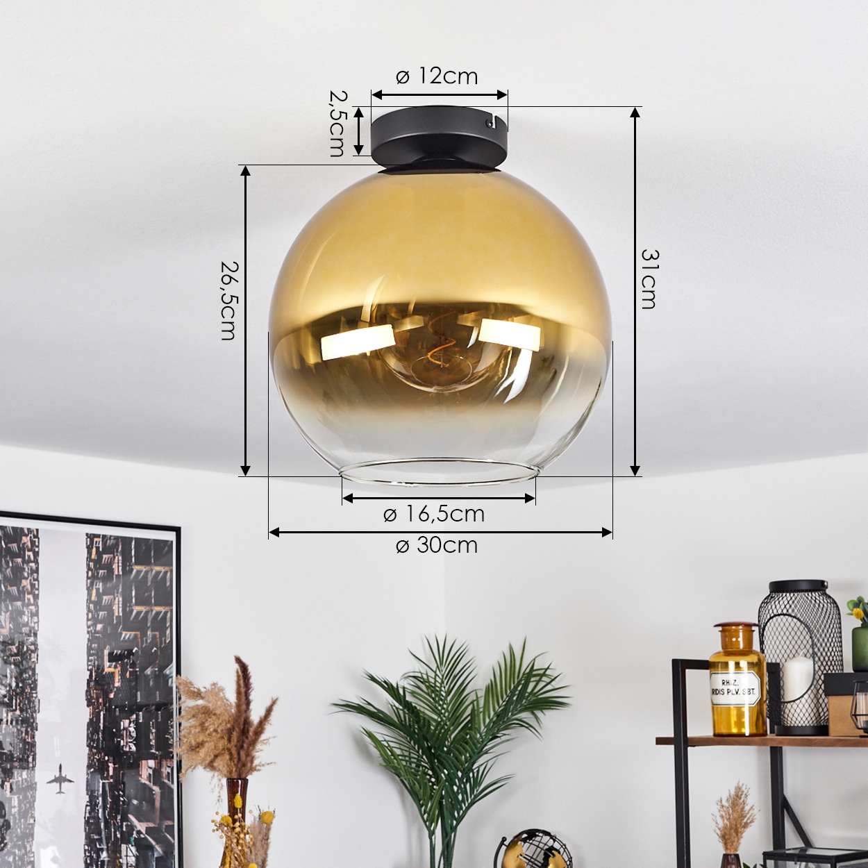 Deckenlampe mit bernsteinfarbenem Glas und schwarzen Details.