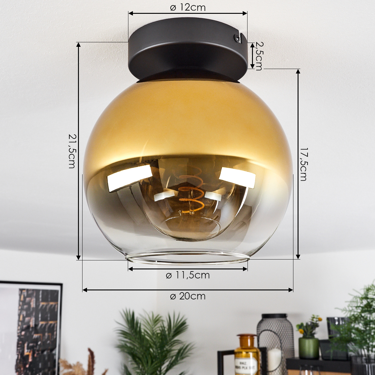Deckenleuchte mit gold-gläserner Kugel und sichtbarem Leuchtmittel.