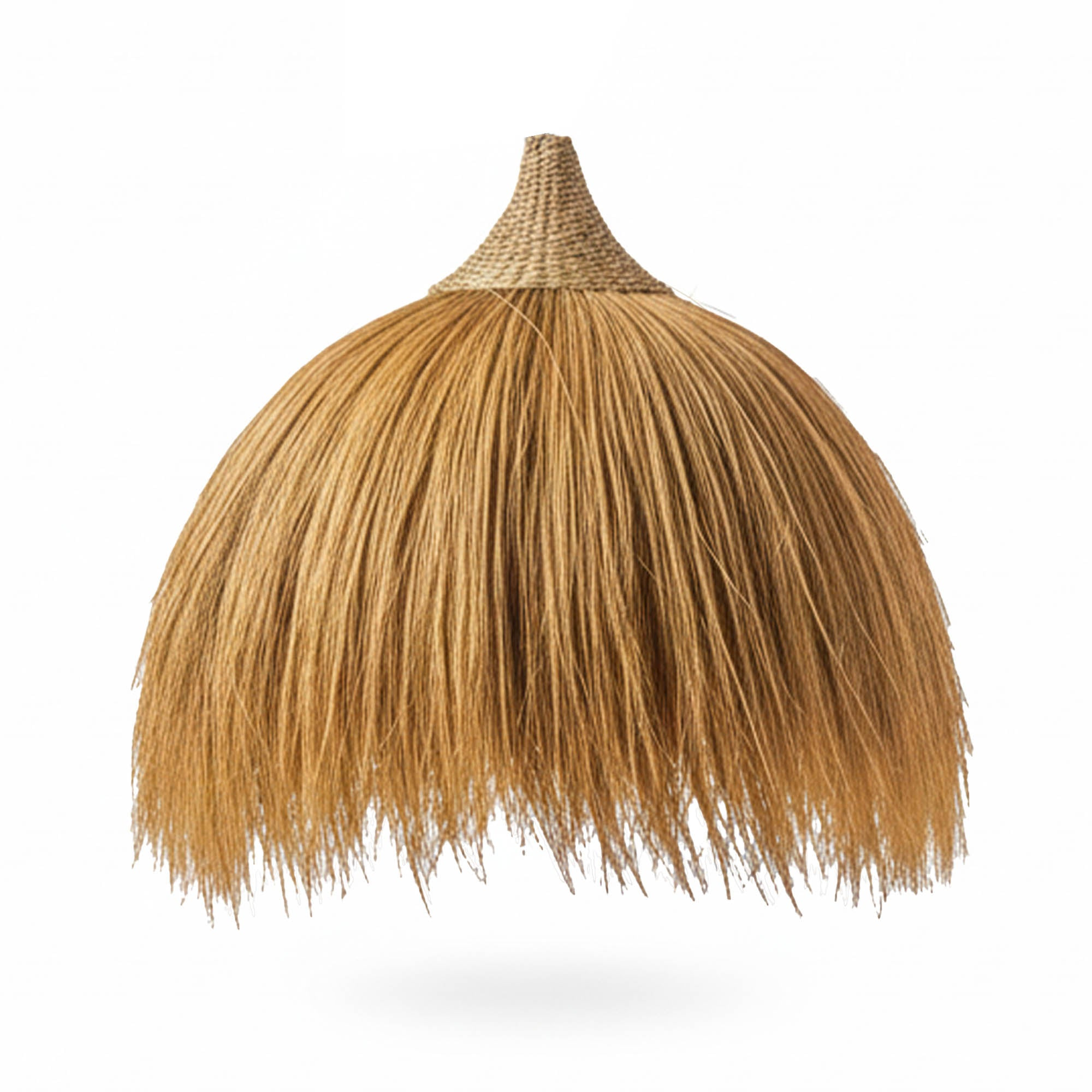 Eine schirmförmige Lampe aus braunem Gras mit einem konischen oberen Teil.