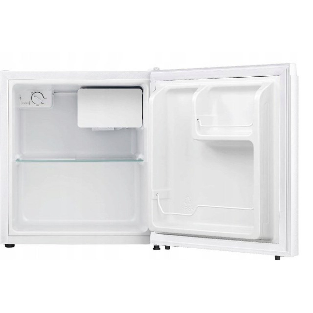 Ein weißer Kühlschrank mit offener Tür, Glasablage und Türfächern.