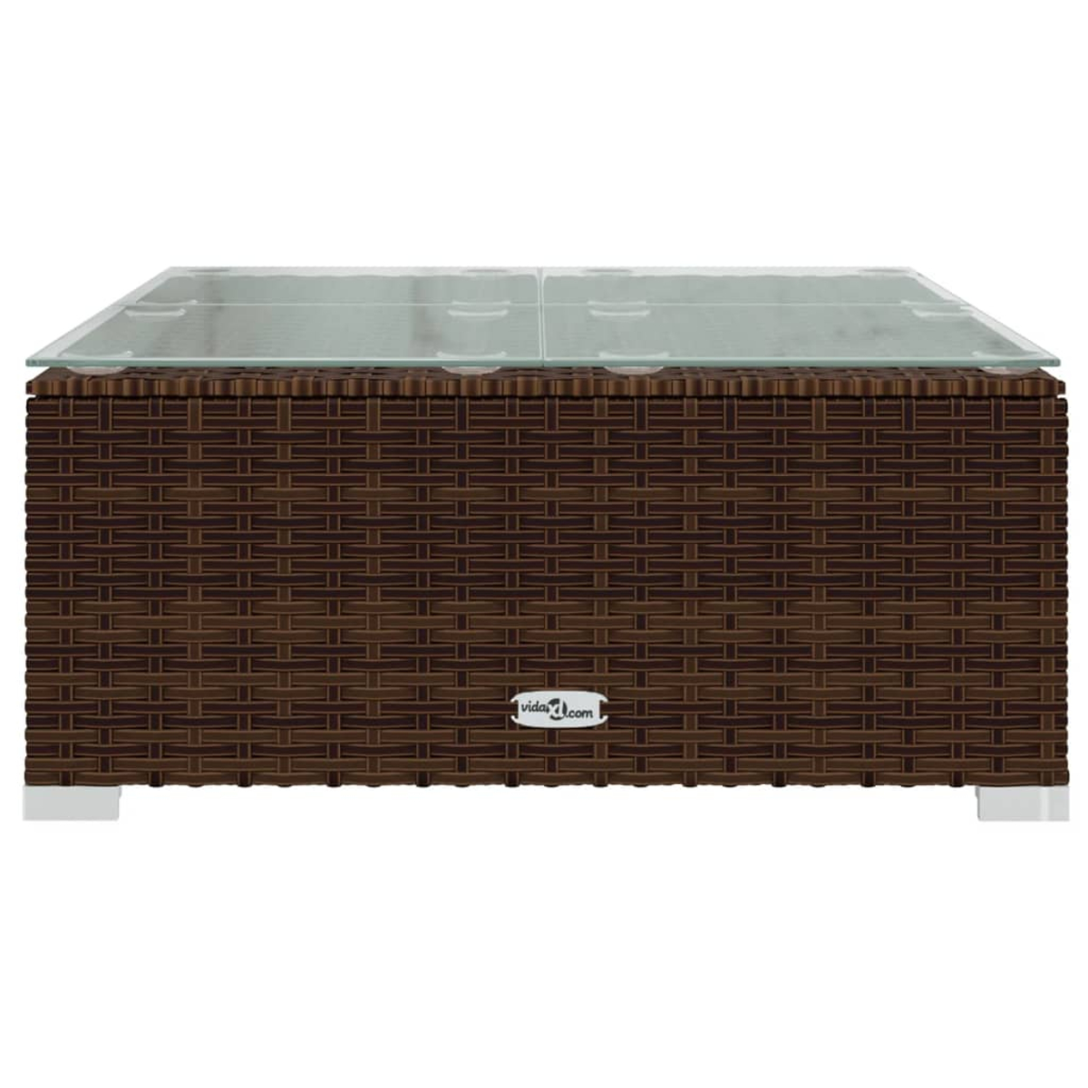 Tavolo in rattan marrone con piano in vetro e piedi bianchi.