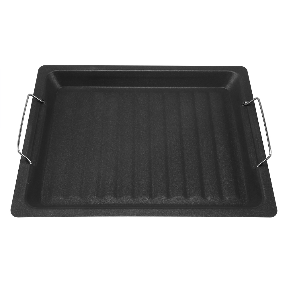 Eine rechteckige, schwarze Grillplatte mit Rippen und zwei silbernen Griffen.