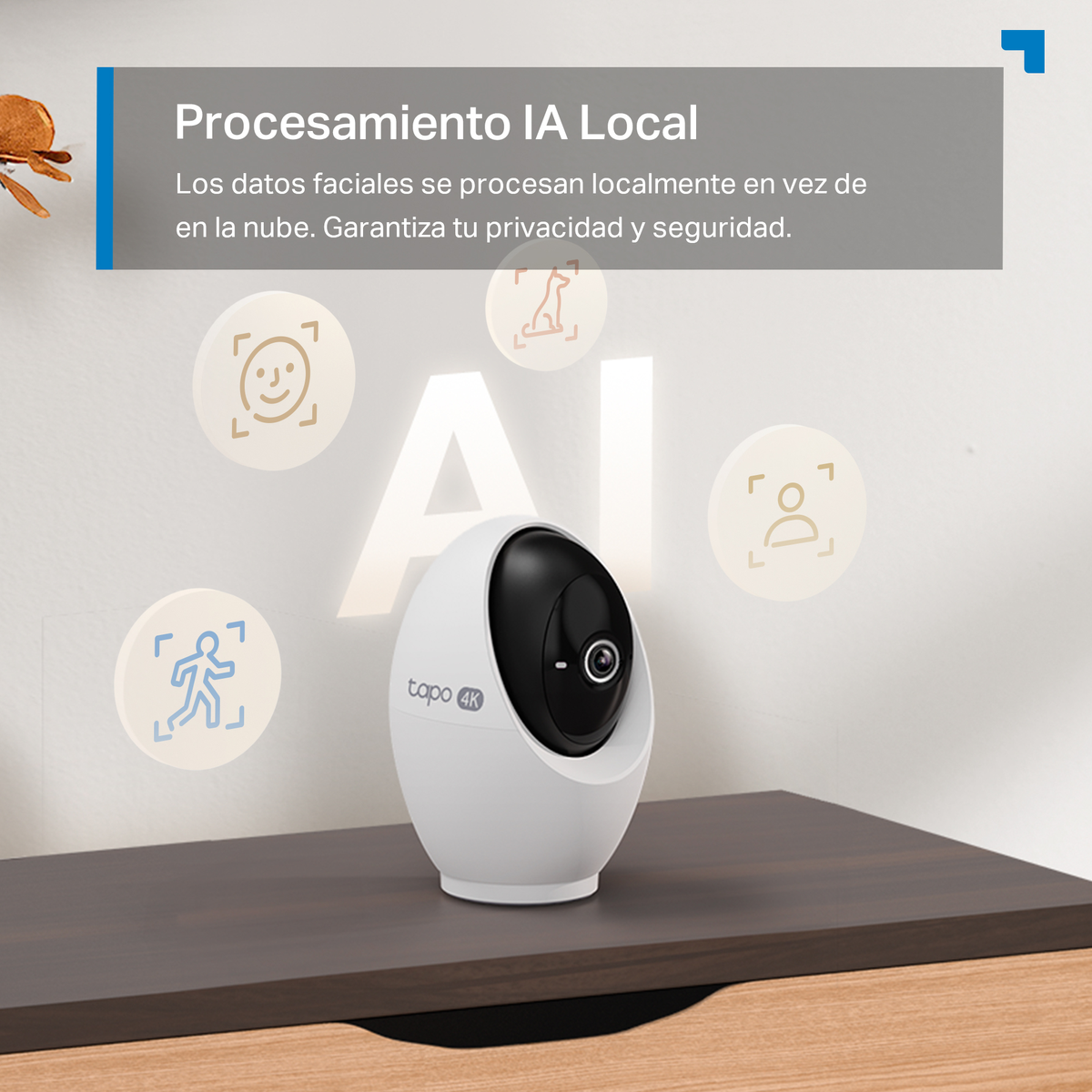 Biała kamera AI z ikonami twarzy, zwierzęcia, osoby. Przetwarzanie lokalne.