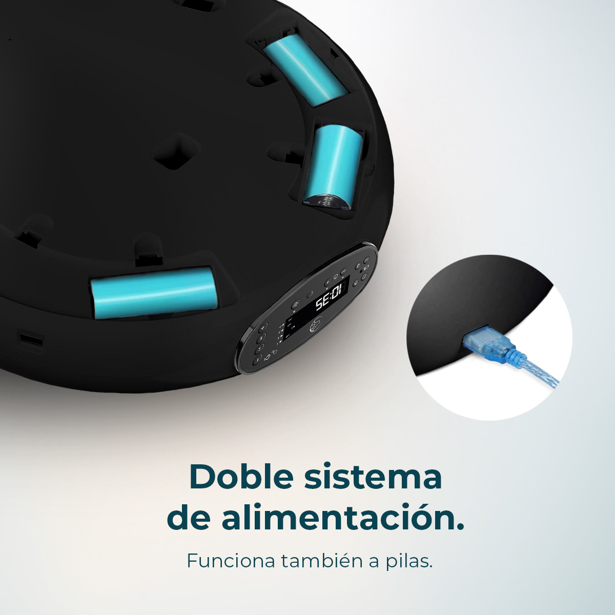 Dispositivo nero con batterie blu e porta USB. Mostra 10:35.