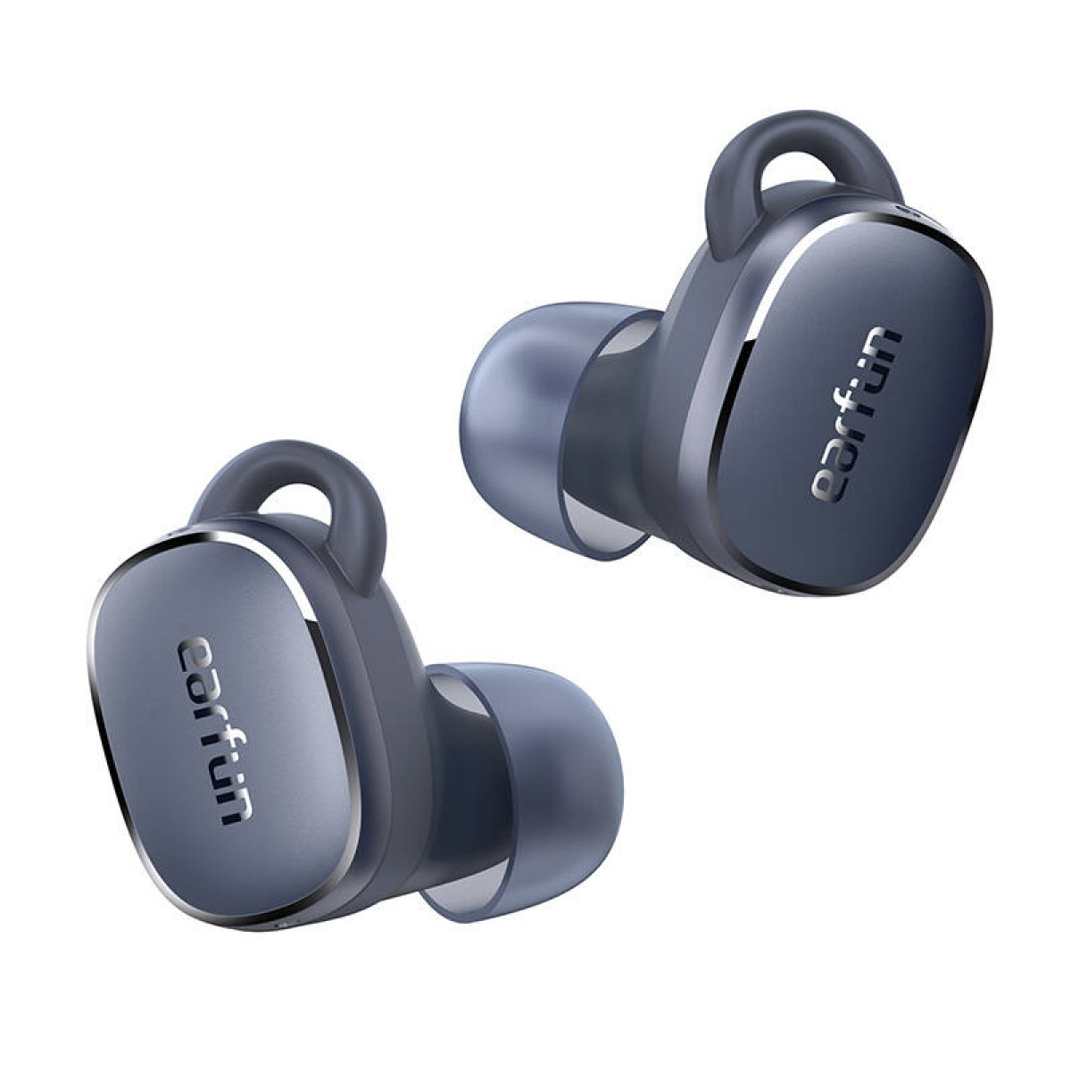 Due auricolari Earfun blu scuro con accenti argentati e ganci per l'orecchio.