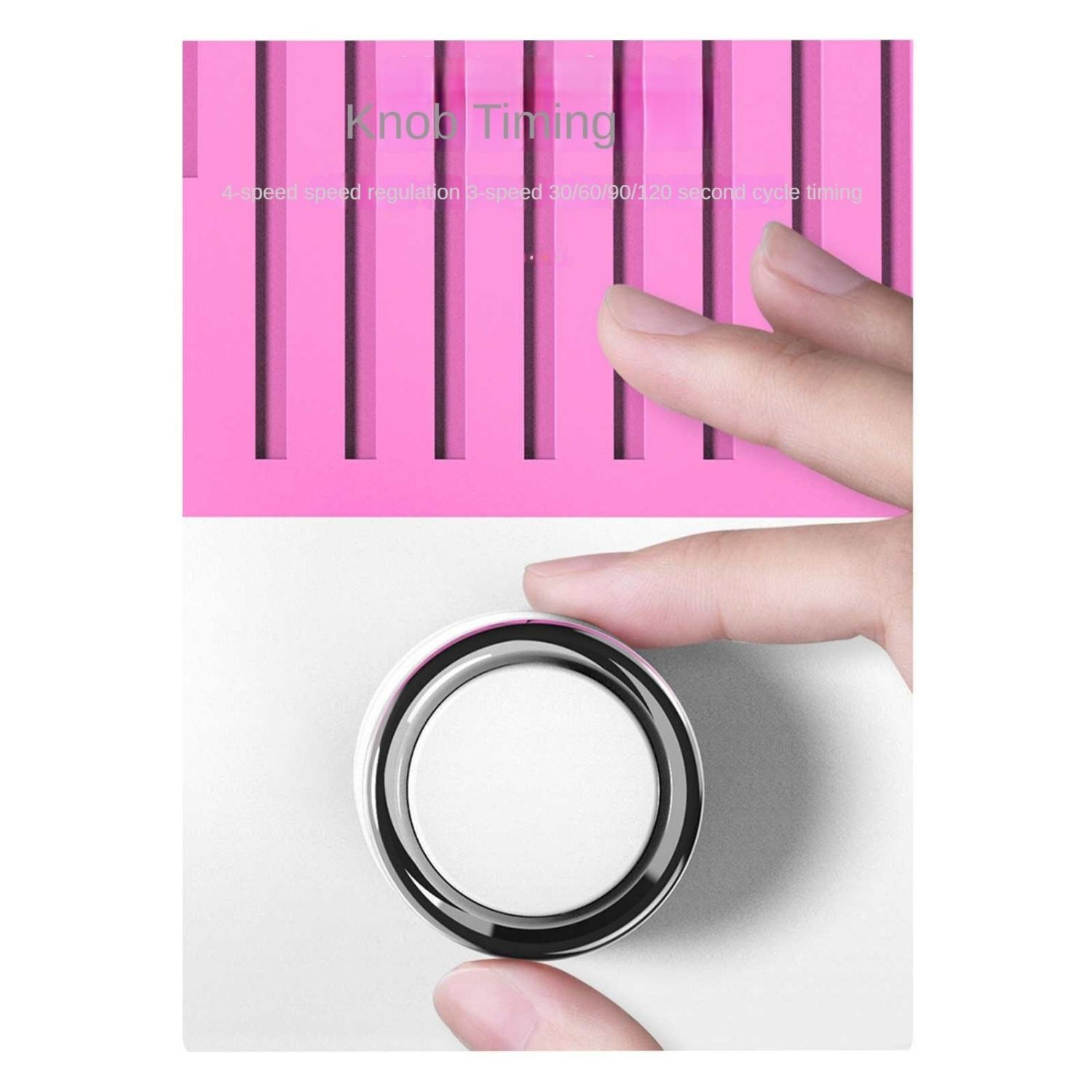 Ein Finger berührt einen runden weißen Knopf vor einem rosafarbenen Hintergrund.