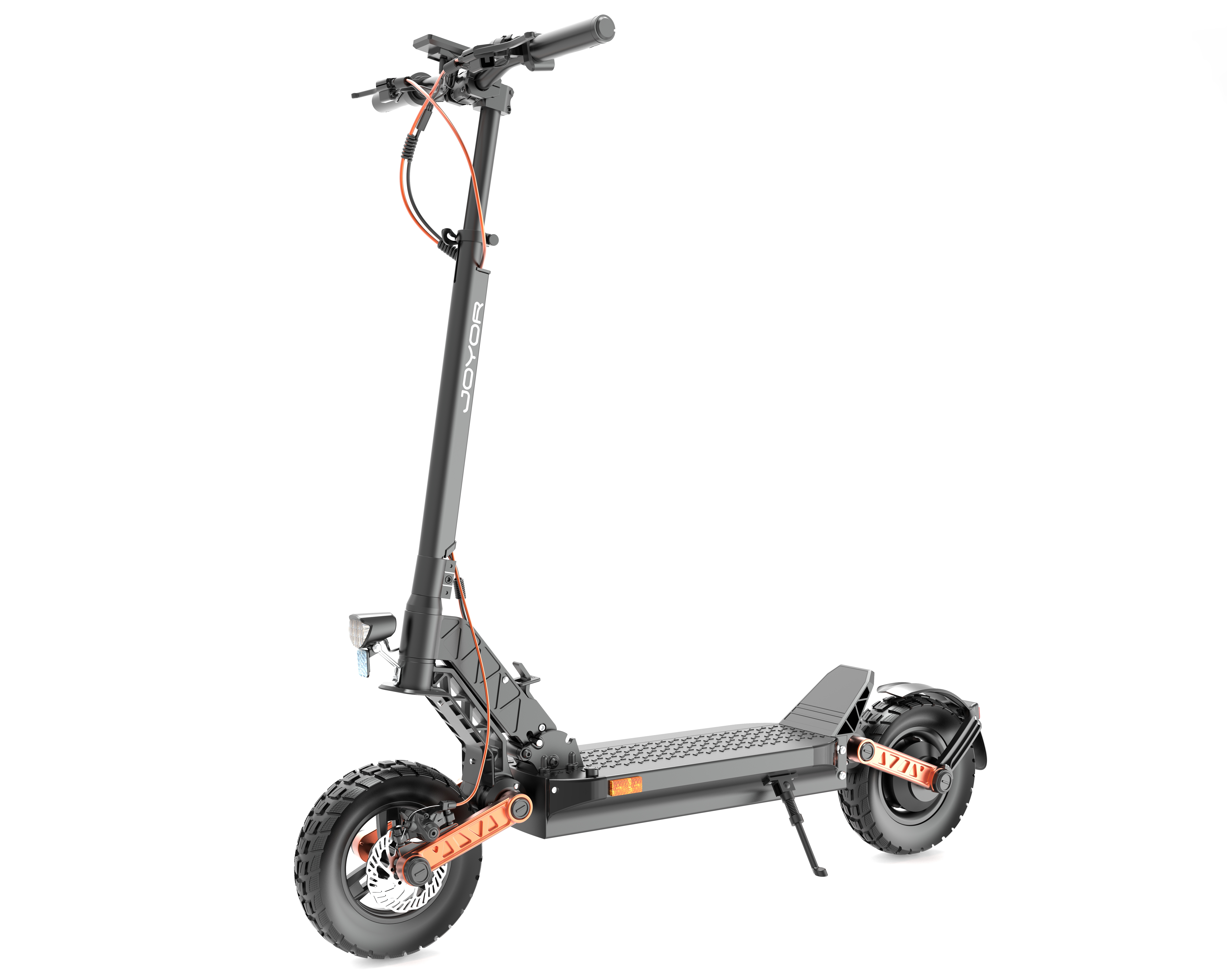 Ein schwarzer Elektroroller mit orangefarbenen Akzenten und groben Reifen.
