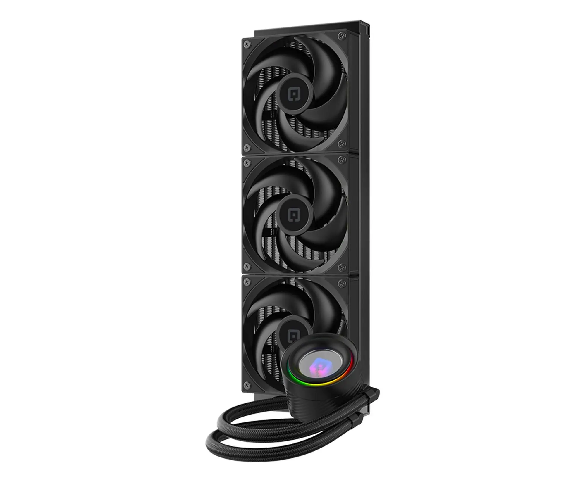 Ein schwarzer CPU-Kühler mit drei Lüftern und einer RGB-Wasserpumpe.