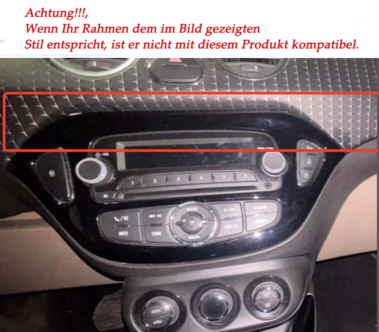 Armaturenbrett mit Autoradio, Knöpfen und Bedienelementen.