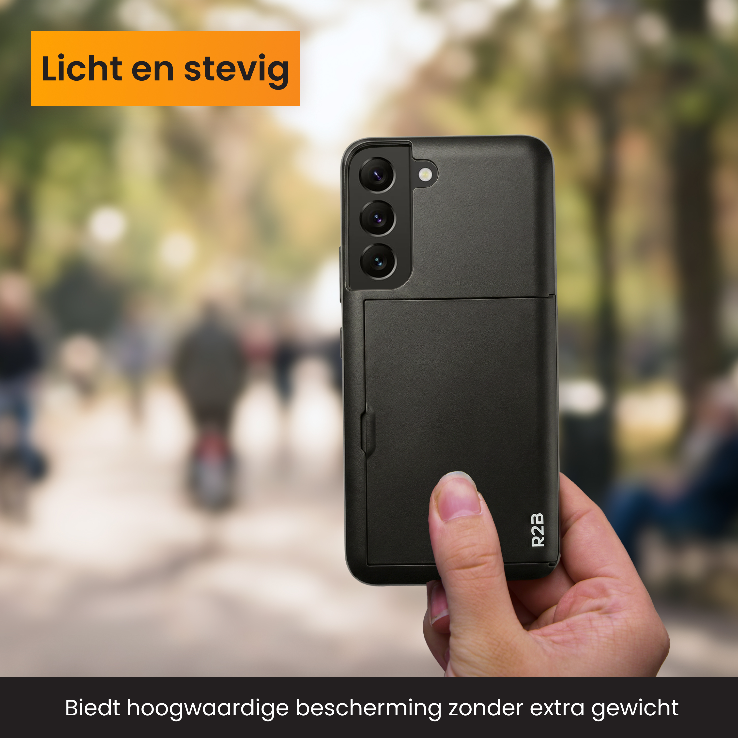 Une main tient un téléphone noir à trois caméras. Texte : Léger et solide.