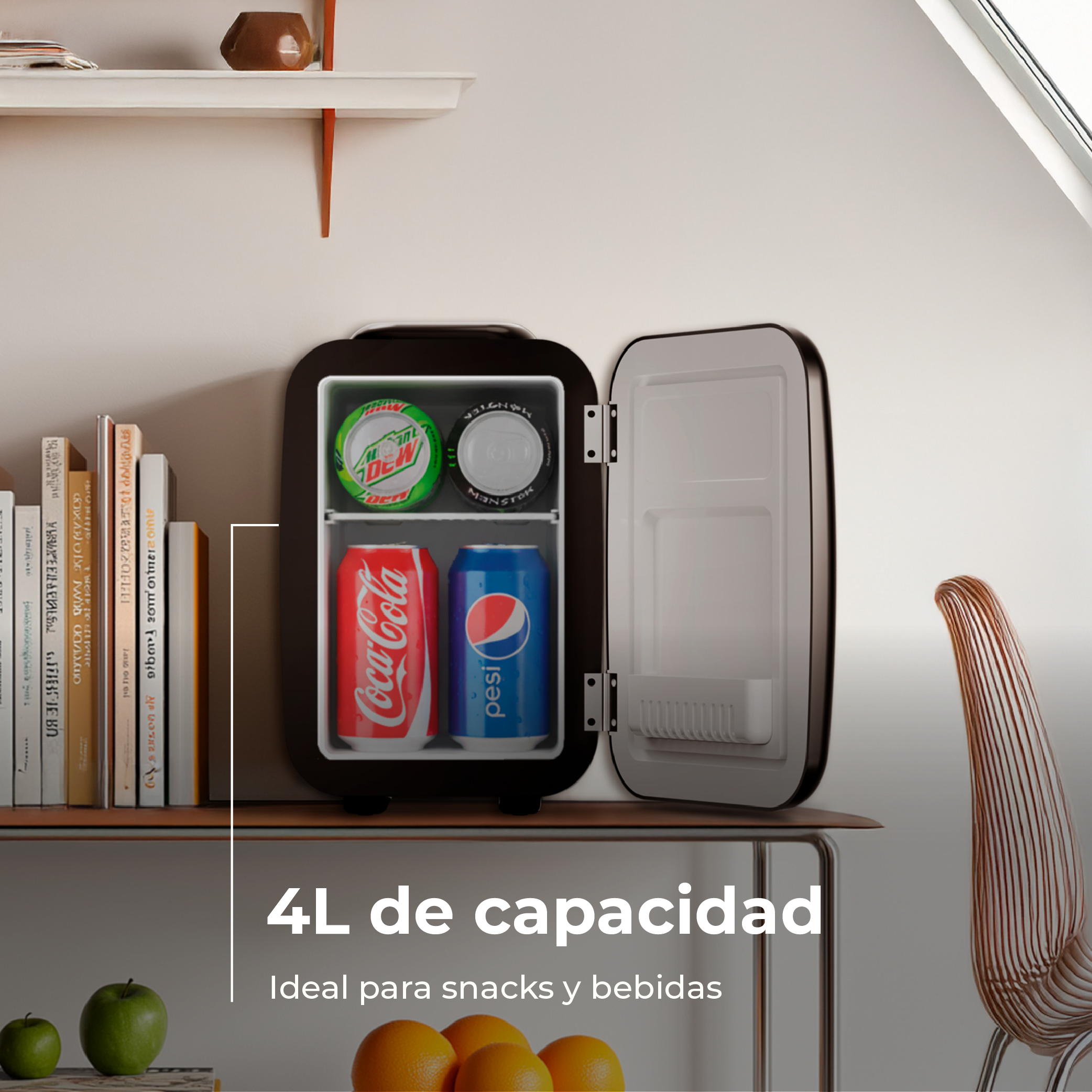 Una pequeña nevera negra con latas de Coca-Cola, Pepsi y Mountain Dew.