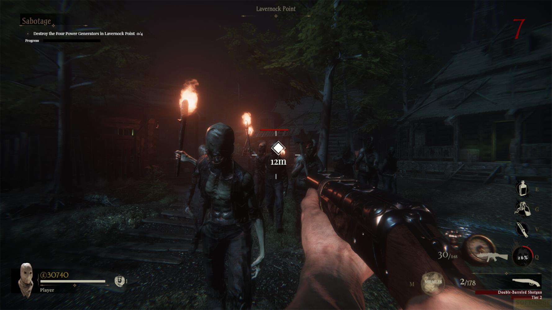 Zombie z pochodniami zbliżają się do gracza z strzelbą w ciemności.