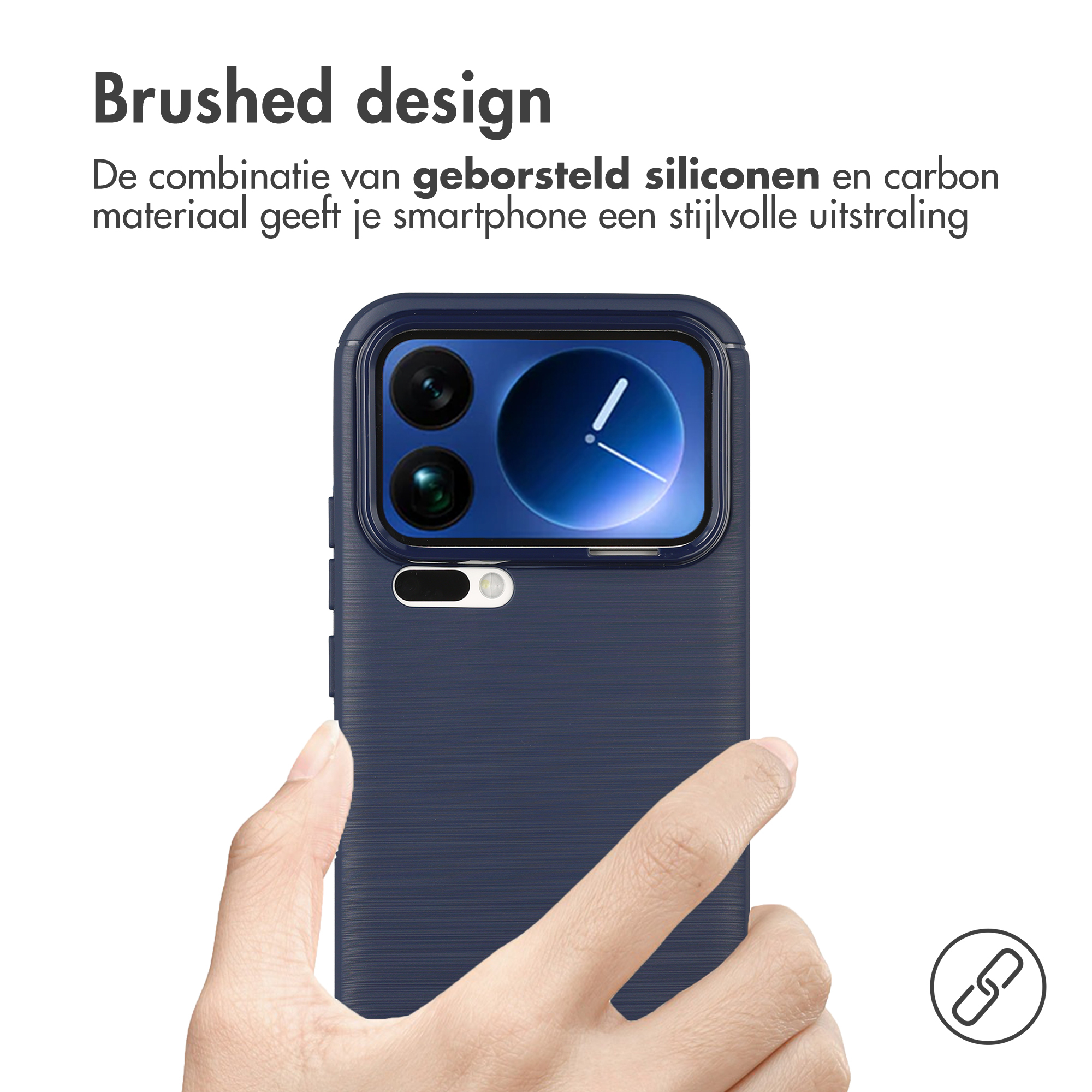 Eine Hand hält ein blaues Handy mit gebürstetem Design. Ein Link-Symbol ist rechts.