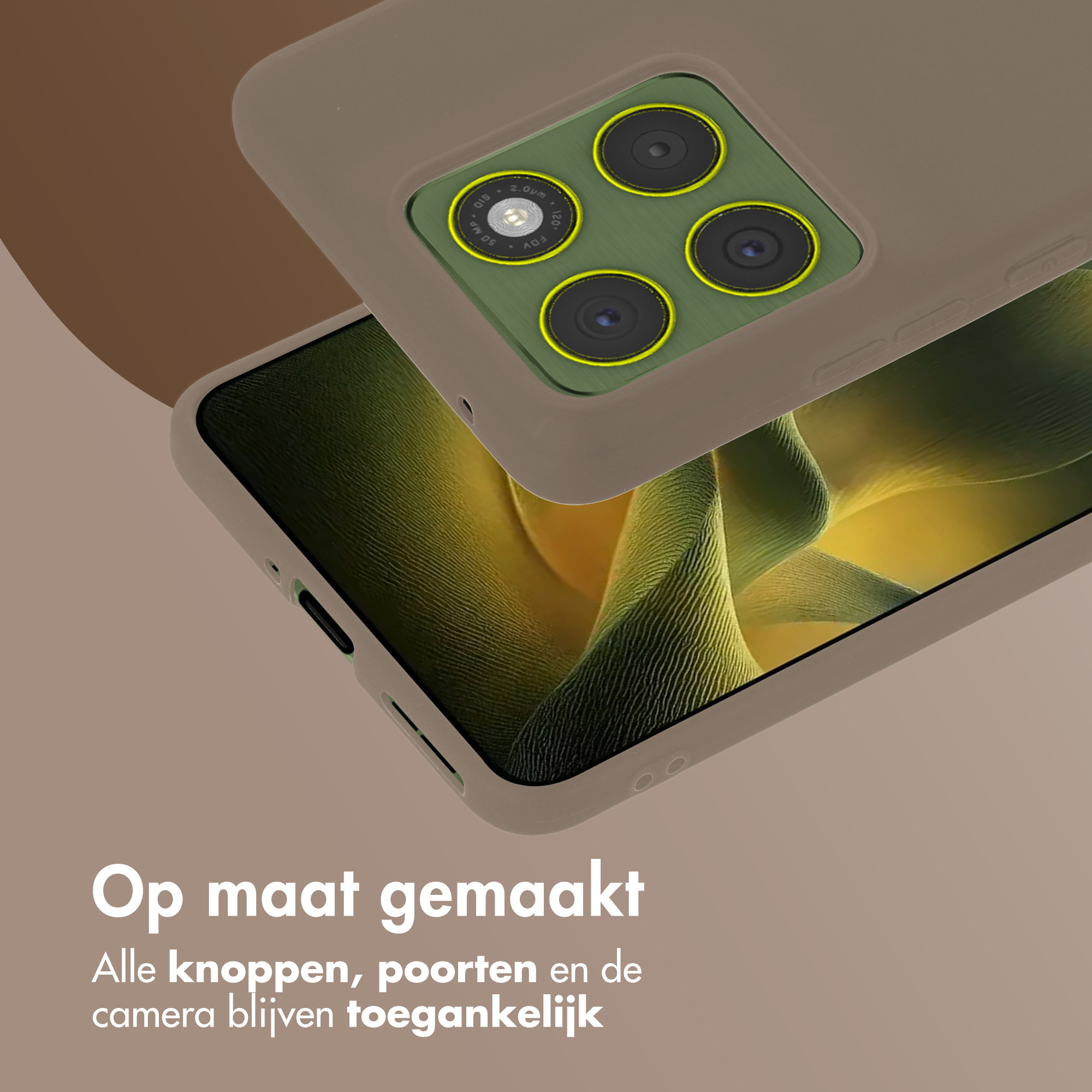Arrière d'un smartphone avec quatre appareils photo dans un étui marron.