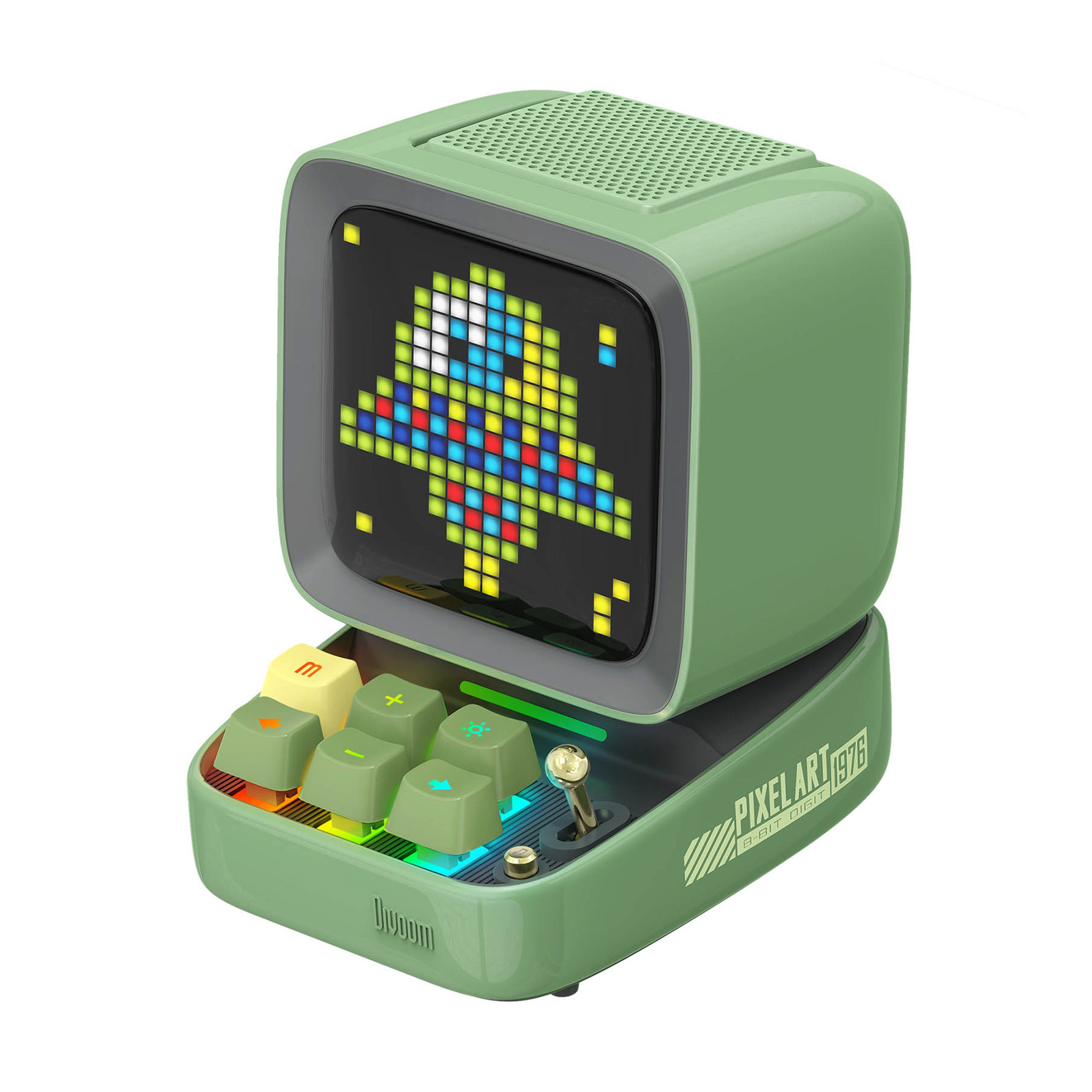 Piksel ekranlı yeşil retro hoparlör renkli bir desen gösteriyor. Tuşlar ve joystick.